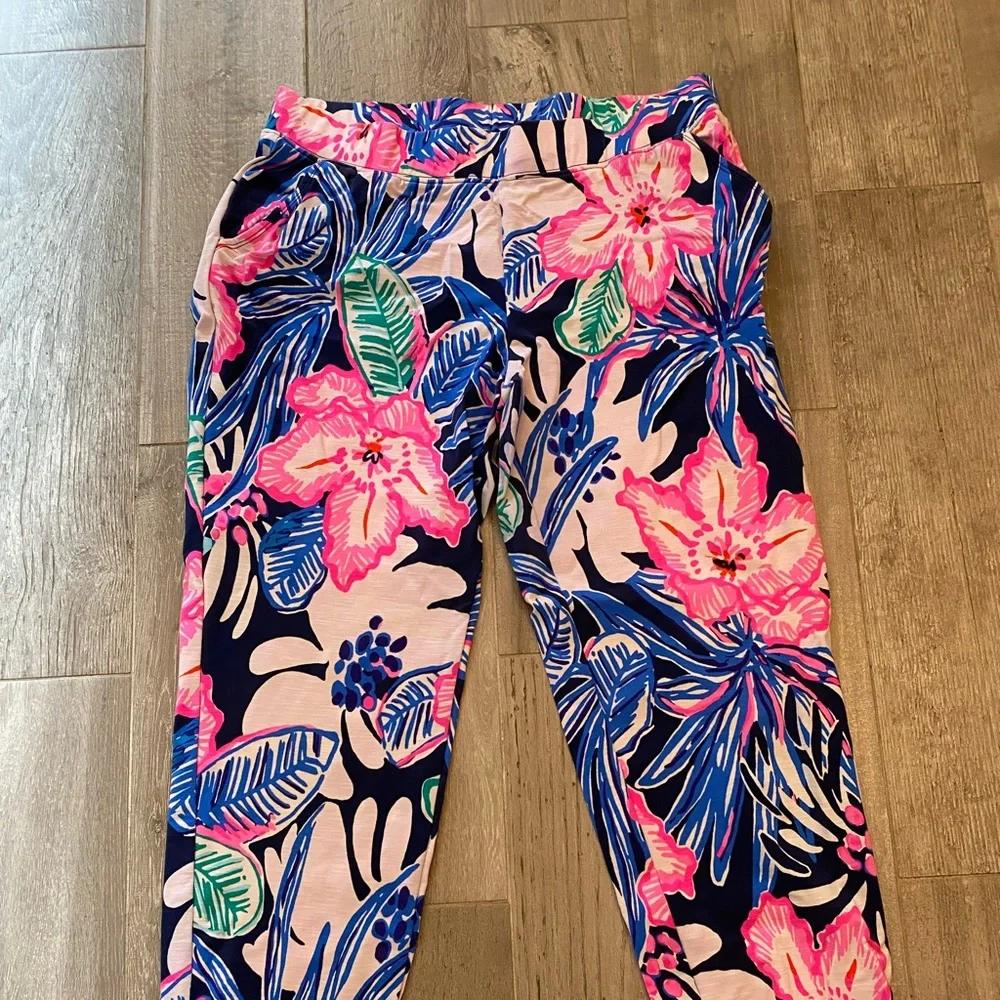 Lilly Pulitzer floral leggings with elastic waist - Picture 2 of 7